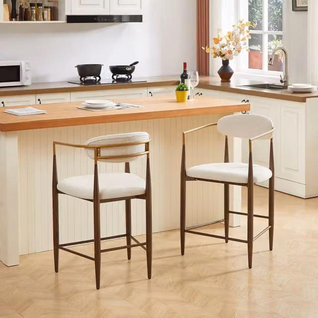 Set di 2 sgabelli da bar MIVRAY con braccioli in tessuto beige e struttura in metallo marrone scuro con dettagli dorati