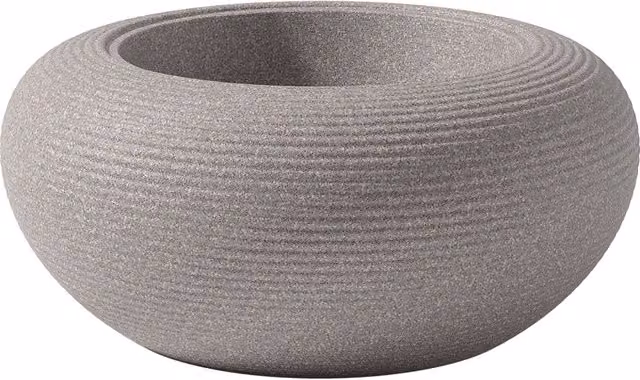 Vaso moderno in polietilene Qeeboo Nami Mix colori sand e grey con design astratto e forma rotonda