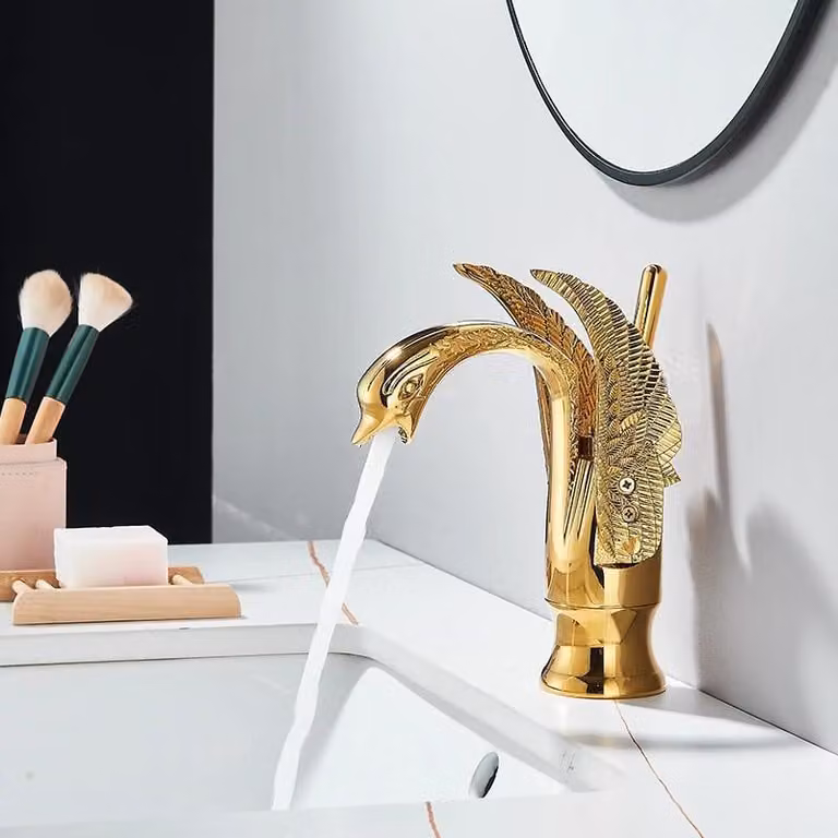 Miscelatore monocomando per lavabo a forma di cigno – Rubinetto da bagno monocomando – Miscelatore per acqua calda e fredda – Montaggio a incasso, foro singolo – Modello basso, finitura oro
