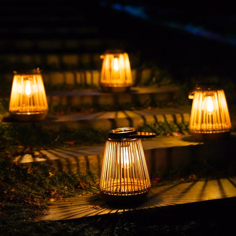 Set di 4 lanterne solari con LED bianco caldo, grado di protezione IP65, altezza 28,5 cm