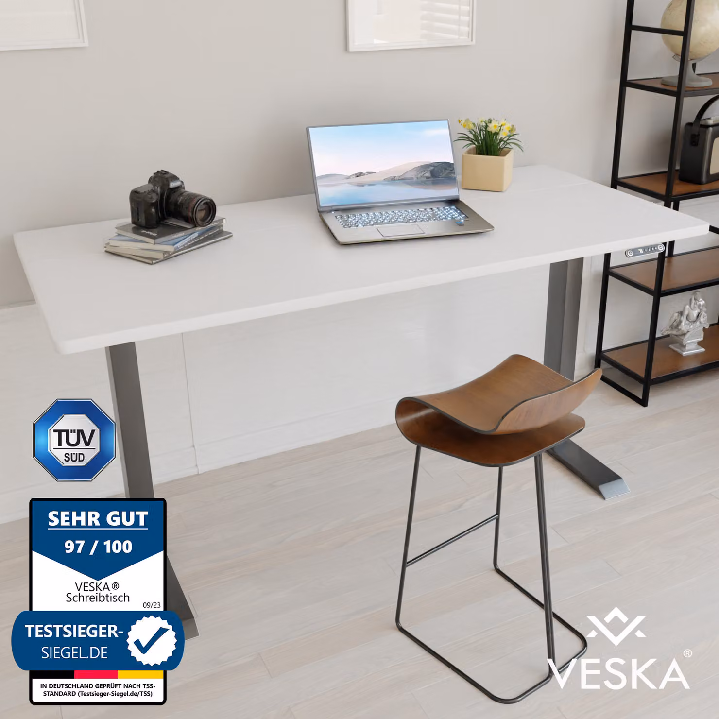 Scrivania regolabile in altezza (140 x 70 cm) - Scrivania Sit & Stand - Scrivania elettrica regolabile in altezza con touchscreen e gambe in acciaio - antracite/bianco