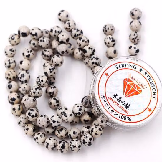 Set di gioielli fatto a mano con di autenticità per gioielli artigianali in pietre semipreziose sfuse per principianti con energia curativa - Braccialetto con cristalli energetici da 6 mm = 128 pezzi e rocchetto di filo con motivo dalmata bianco e nero da