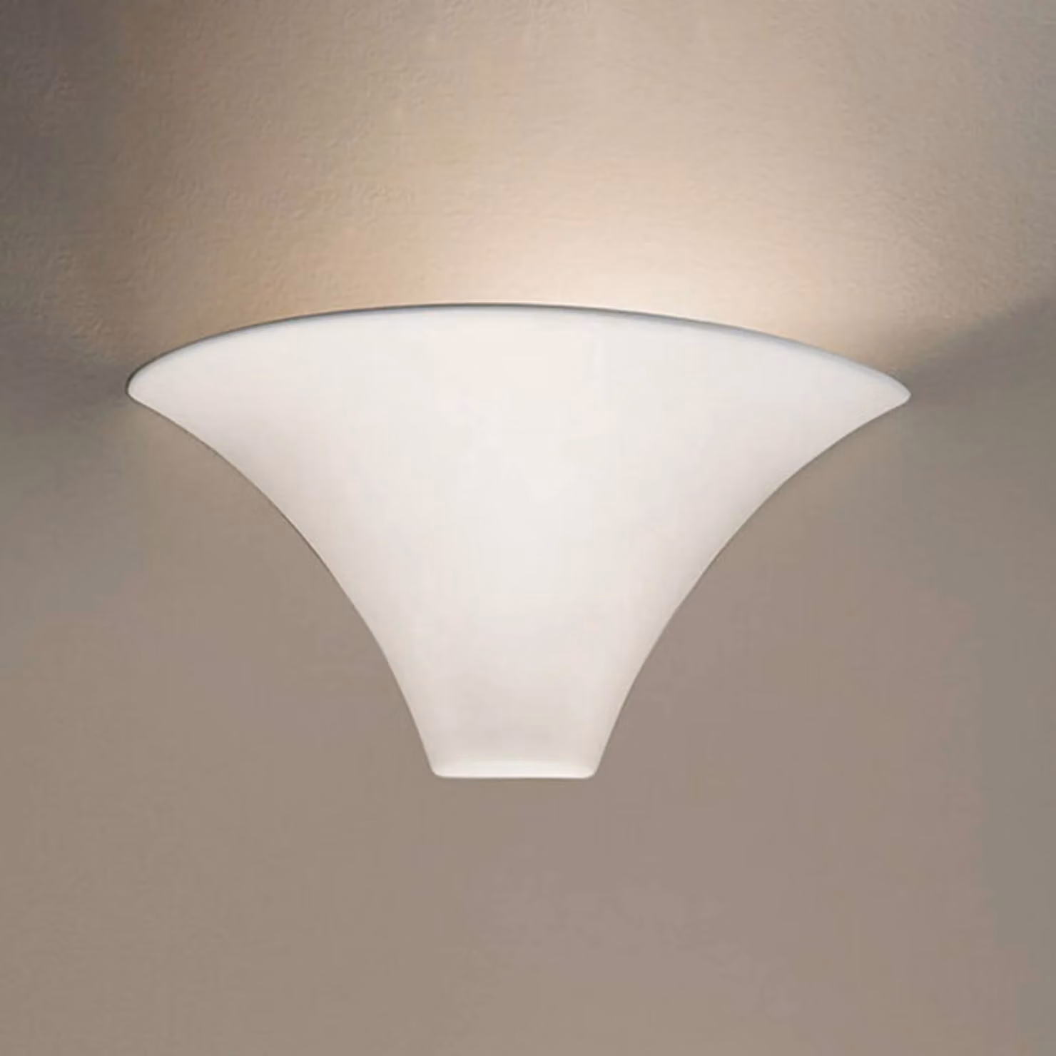 austrolux Applique da parete CARDIN, dimmerabile, Bianco / Opale, Soggiorno / Sala da pranzo, Ceramica, Moderno, Applique