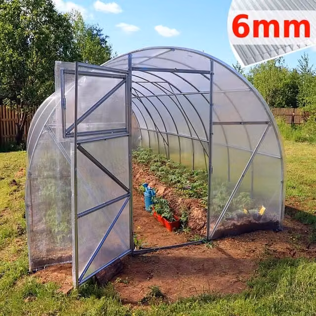 Serra Classic con copertura in policarbonato alveolare da 6mm e struttura in acciaio zincato, L: 8 m x P: 3 m x H: 2,1 m