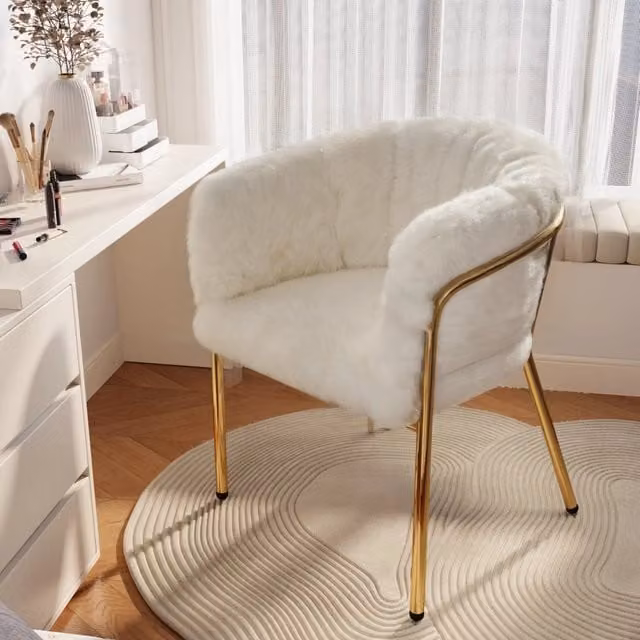 Poltrona relax OKWISH in pelliccia sintetica bianca con struttura in metallo per soggiorno e camera da letto