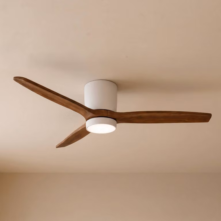 Ventilatore da soffitto LED Lucande Faipari, legno scuro, DC, 132 cm Faipari, Bianco / Opale, Soggiorno / Sala da pranzo, Legno, Moderno