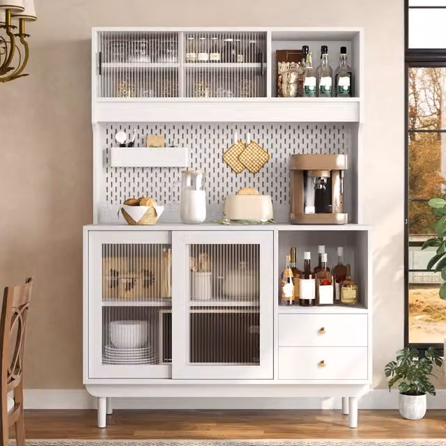 Credenza da cucina con 4 ante scorrevoli in vetro rigato, 2 cassetti e pannello forato, bianca, 117 × 30 × 170 cm