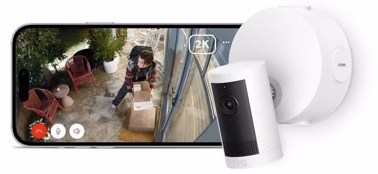 Telecamera di sicurezza per esterni Ring Plus con alimentazione tramite Ethernet (ultima generazione) | Obiettivo grandangolare 2K