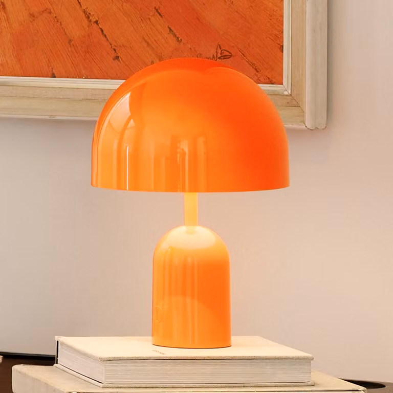 Tom Dixon Lampada da tavolo ricaricabile BELL PORTABLE, rossa, 28 cm IP44 dimmerabile, Rosso, Soggiorno / Sala da pranzo, Plastica, Design