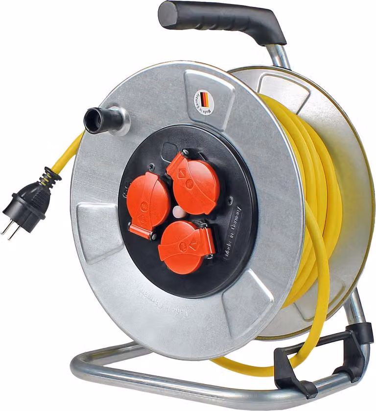 Avvolgicavo da esterno con cavo di prolunga da 33 m AT-N07V3V3-F 3G2,5, 3 prese, IP44