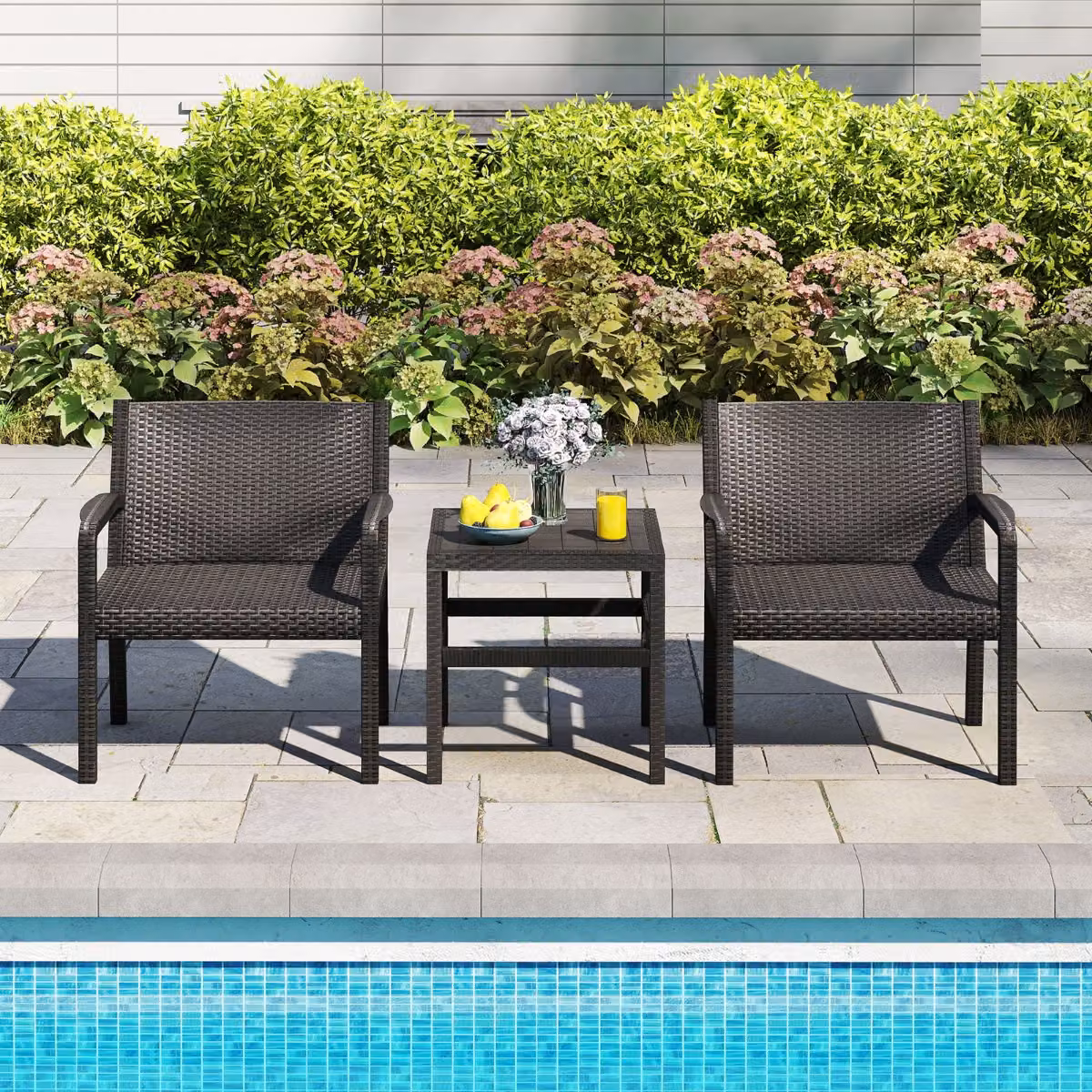 Set da conversazione da esterno Costway composto da 2 poltrone moderne in rattan con cuscini e tavolino quadrato, Nero