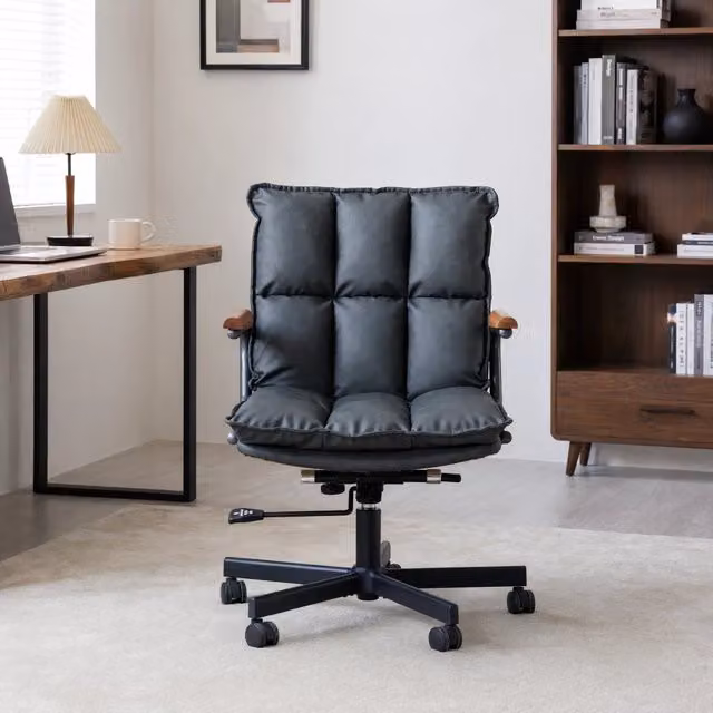 Sedia da ufficio ergonomica Minimal in similpelle nera con braccioli effetto noce, girevole a 360 gradi e regolabile in altezza – 1