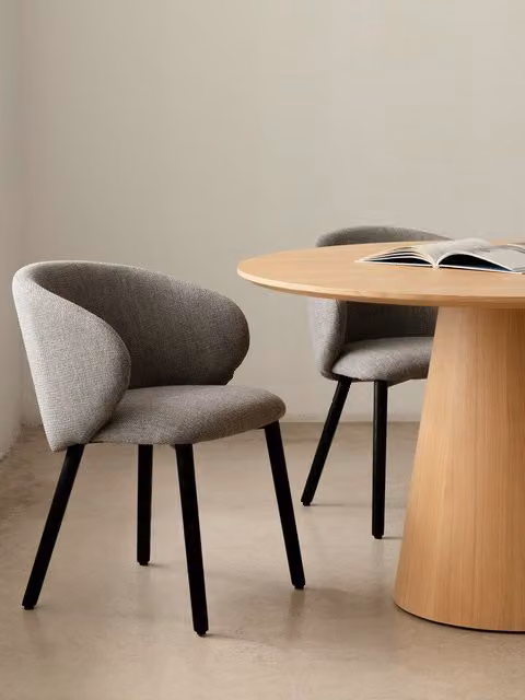 Sedia imbottita Memba Kenay Home grigia con struttura in metallo nero