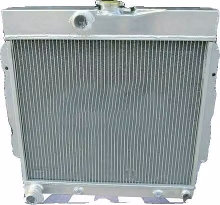 Radiatore, alluminio, dimensioni del nucleo 538 mm x 460 mm x 42 mm, dimensioni complessive 654 mm x 600 mm x 146 mm, diametro ingresso/uscita 38 mm, design a 3 file