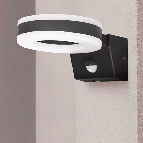 Faretti LED da esterno con sensore di movimento e protezione IP65, lampada moderna in alluminio e plastica per giardino e terrazza, luce bianca fredda, disponibile in bianco o nero