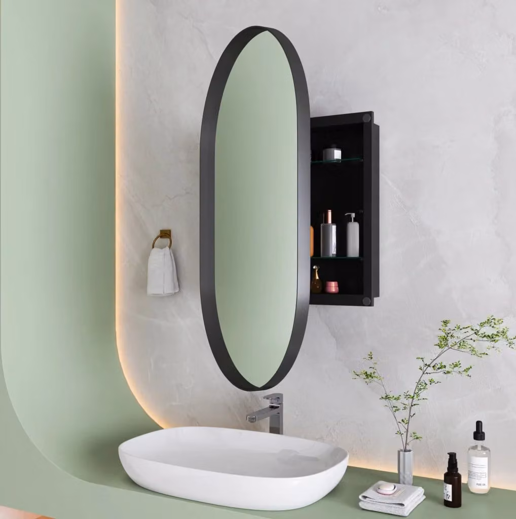 Armadietto da bagno MODFU con specchio ovale, struttura in metallo nero opaco e ripiani in vetro, modello moderno da appendere a parete
