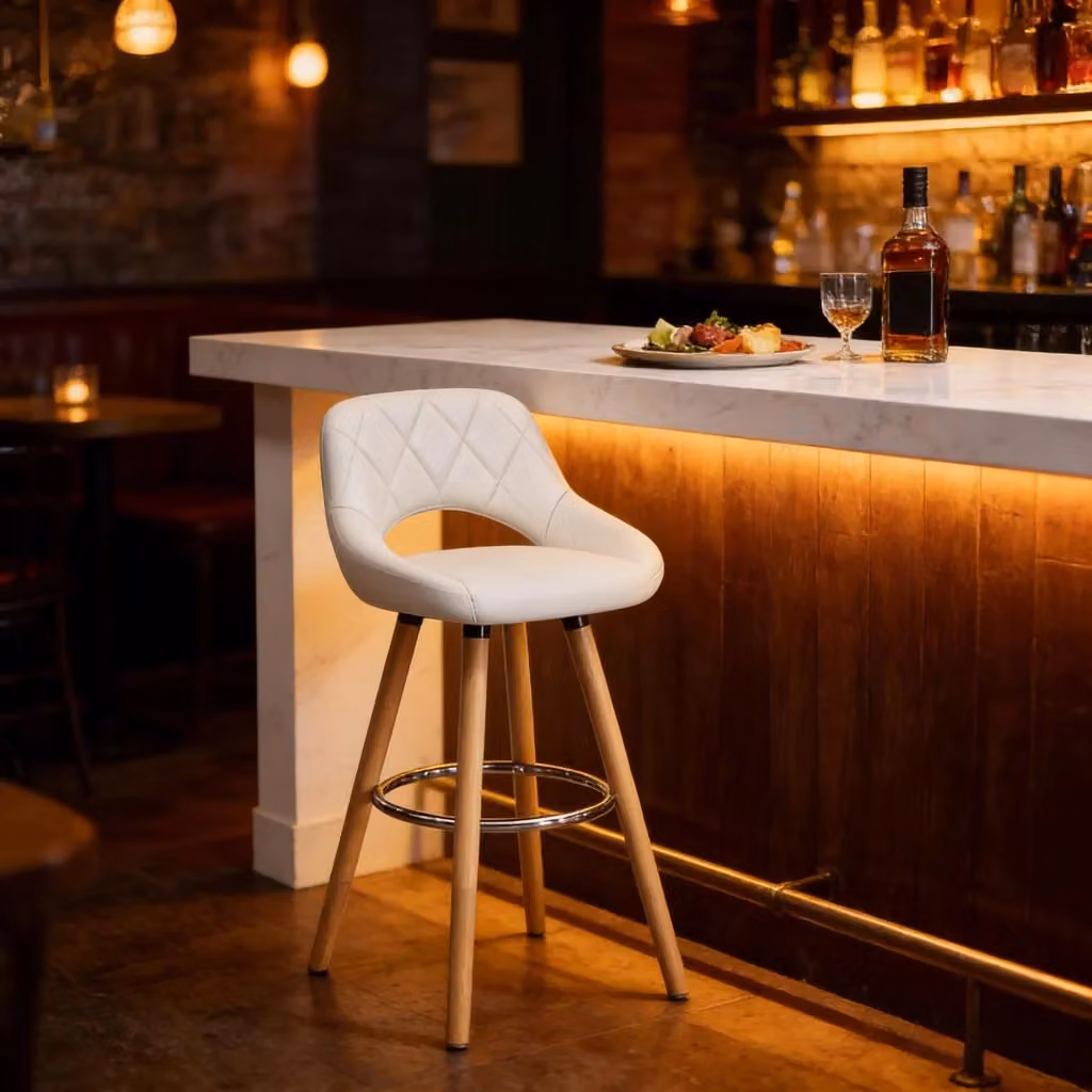 Sgabello da bar MIVRAY con schienale in similpelle bianca e gambe in legno, altezza seduta: 68 cm – 2