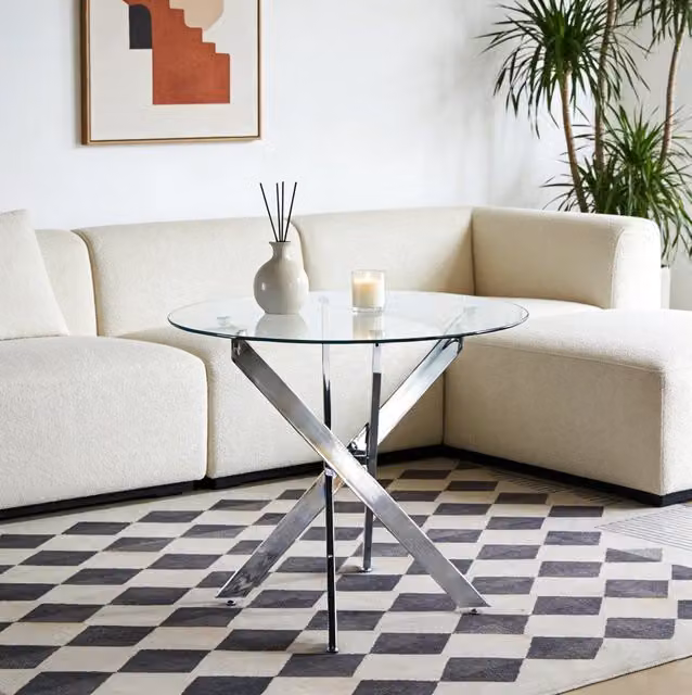 Tavolo da pranzo ULEVR con piano in vetro e gambe in metallo color argento