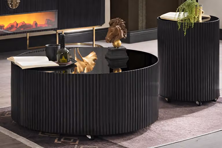 Elegante tavolino da salotto e tavolino da comodino con piano in vetro