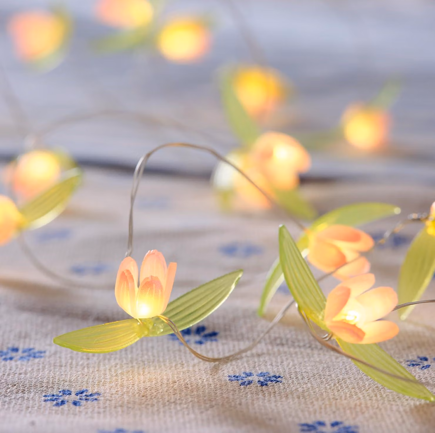 Catena luminosa a forma di tulipano, 20 LED bianco caldo, con timer, lunghezza 1,9 metri