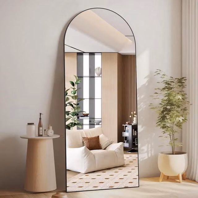 Specchio a figura intera CASSILANDO con design curvo e cornice in metallo, disponibile nei colori nero, oro, bianco o argento, H: 165 cm, L: 60 cm