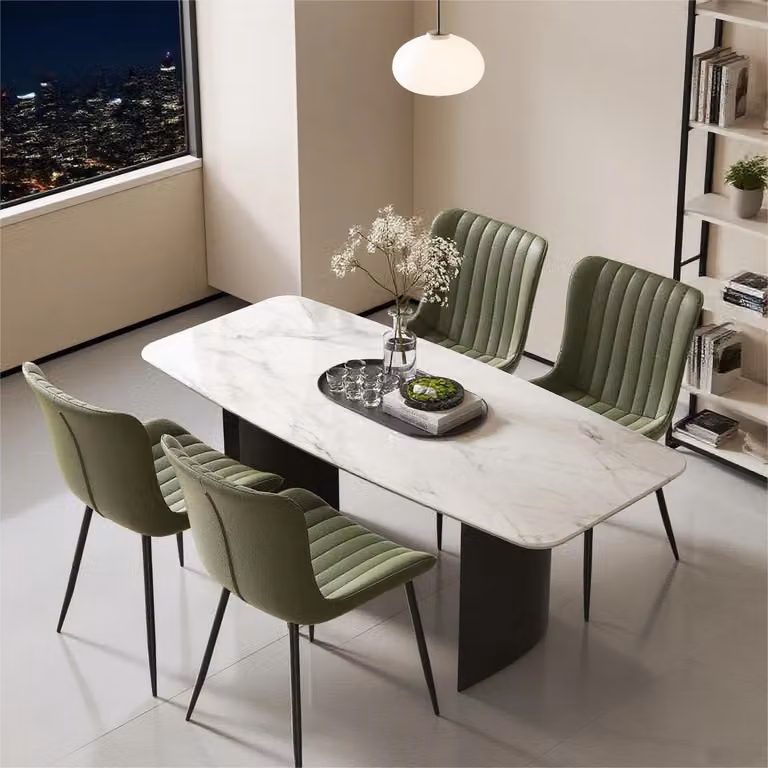 Set di 4 sedie da pranzo in ecopelle nera, dal design moderno, ideali per la cucina