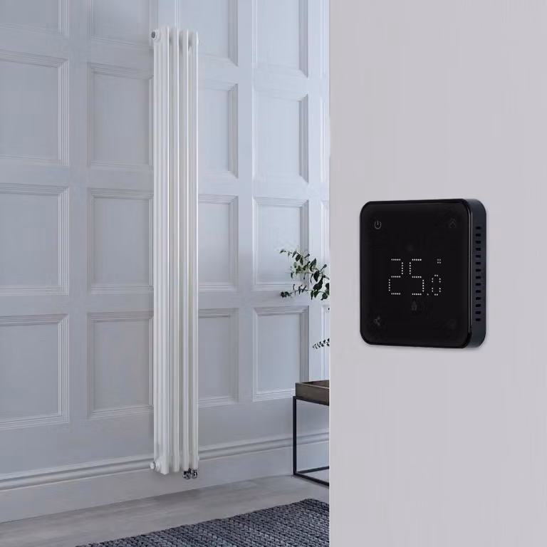 Radiatore Elettrico di Design Verticale Triplo Regent Bianco con Termostato Wifi Retroilluminato Nero H: 180 cm, L: 20 cm, P: 20 cm