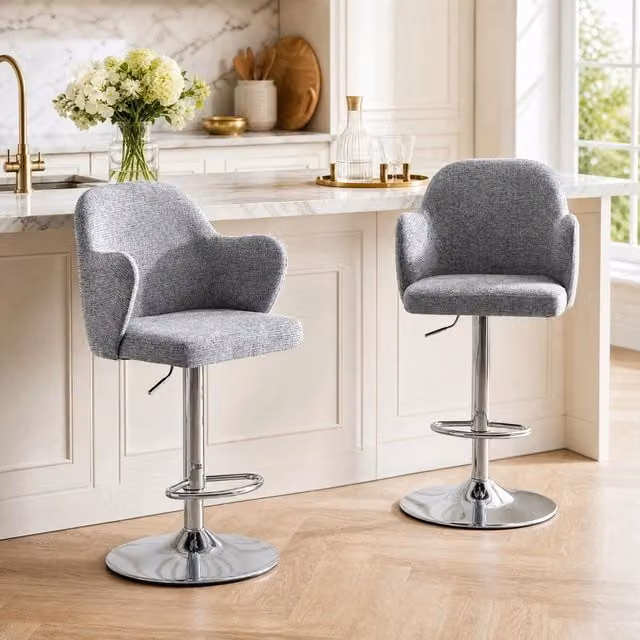 Set da 2 sgabelli da bar OKWISH girevoli a 360 gradi con braccioli e struttura in metallo, rivestimento in tessuto grigio chiaro, design moderno per cucina e soggiorno