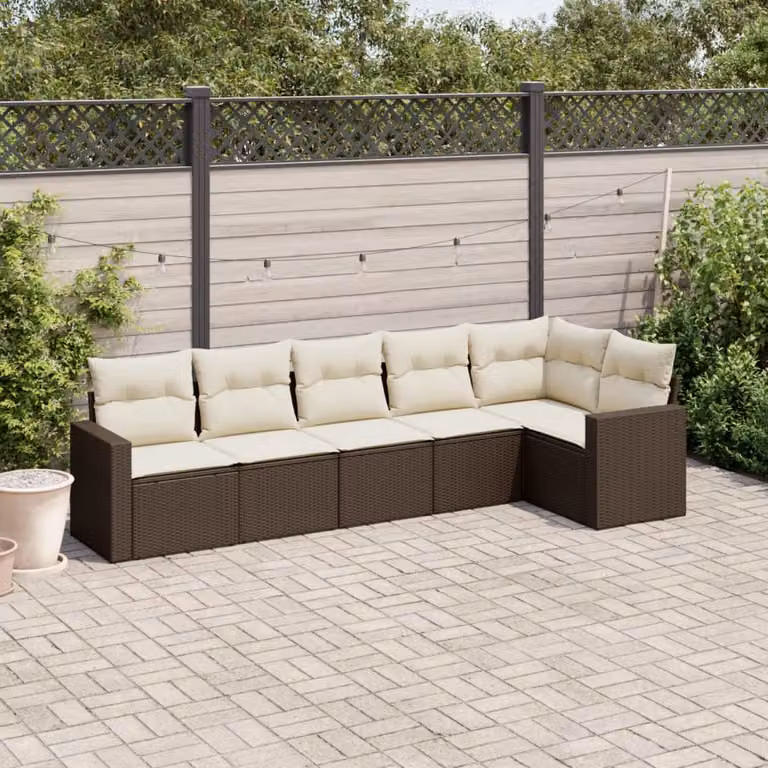 vidaXL Set di Divani da Giardino a L in Polyrattan Marrone con Cuscini Bianchi, 6 Pezzi