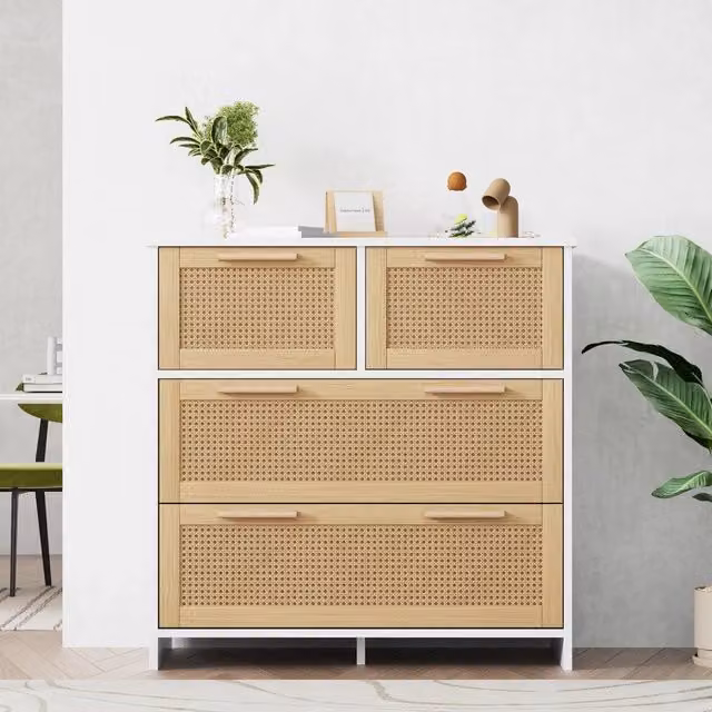 Cassettiera Minimal in Rattan con 4 Cassetti e Maniglie in Legno Massello, Colore Bianco, L 80 x P 38 x H 80 cm