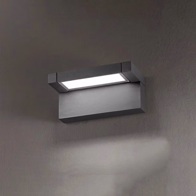 Applique da esterno moderna Perenz in alluminio con LED da 36W CCT e protezione IP65 per giardino e parete