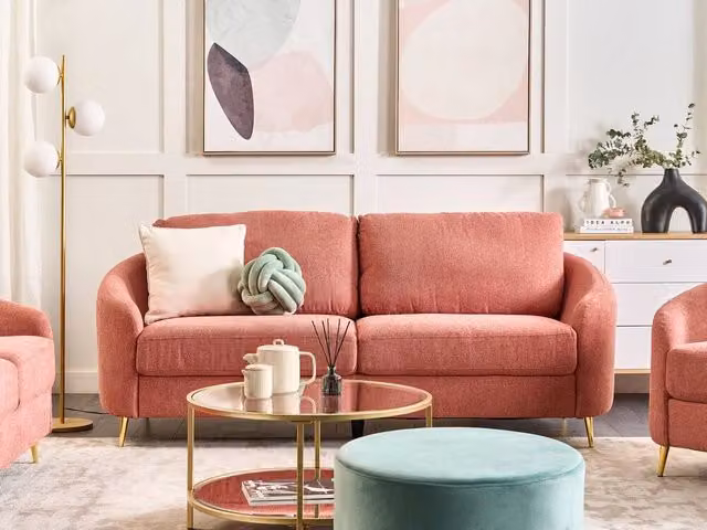 Divano 3 posti Beliani in tessuto rosa con dettagli dorati e cuscini inclusi per il tuo soggiorno in stile glamour L: 203 cm, P: 86 cm, H: 88 cm – 1