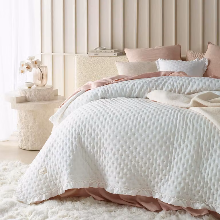 Elegante copripiumino Molly color crema, 240x260 cm - Versatile, adatto per letto e divano