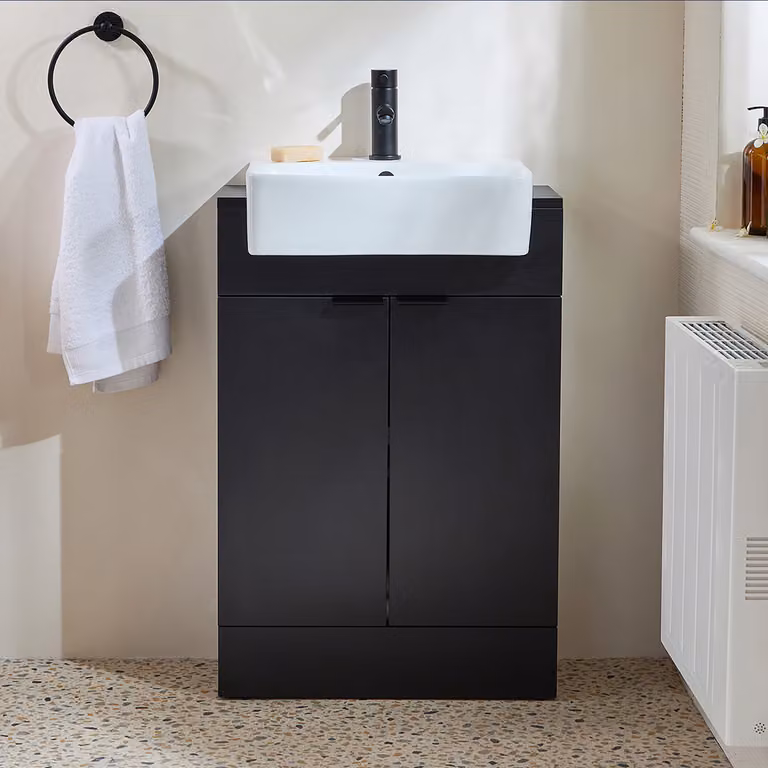 Mobile Bagno a Terra Grigio Nero da 550mm con Lavabo e Maniglie Nere con Impugnatura a Dito - Cluo