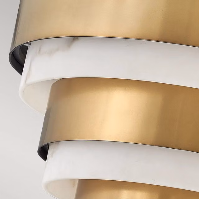 Lampada da soffitto Hinkley Echelon in metallo color ottone con 3 luci E14 e diffusori in vetro bianco in stile Art Deco