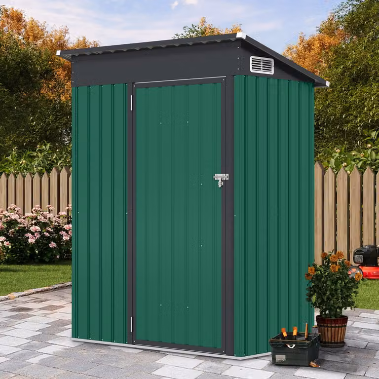Casetta da giardino Costway in metallo verde con tetto inclinato e ventilazione, L: 150 cm, P: 90,5 cm, H: 185 cm