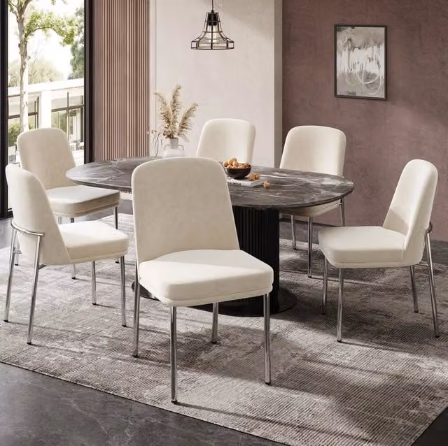 Set di 6 sedie da pranzo ULEVR in velluto beige con seduta imbottita e struttura in metallo cromato argento