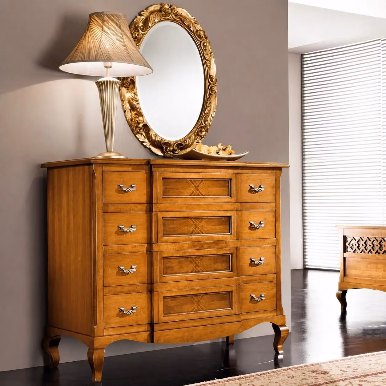 Set camera da letto classica in legno massello intarsiato con motivi geometrici Mobili 2G colore marrone – 1