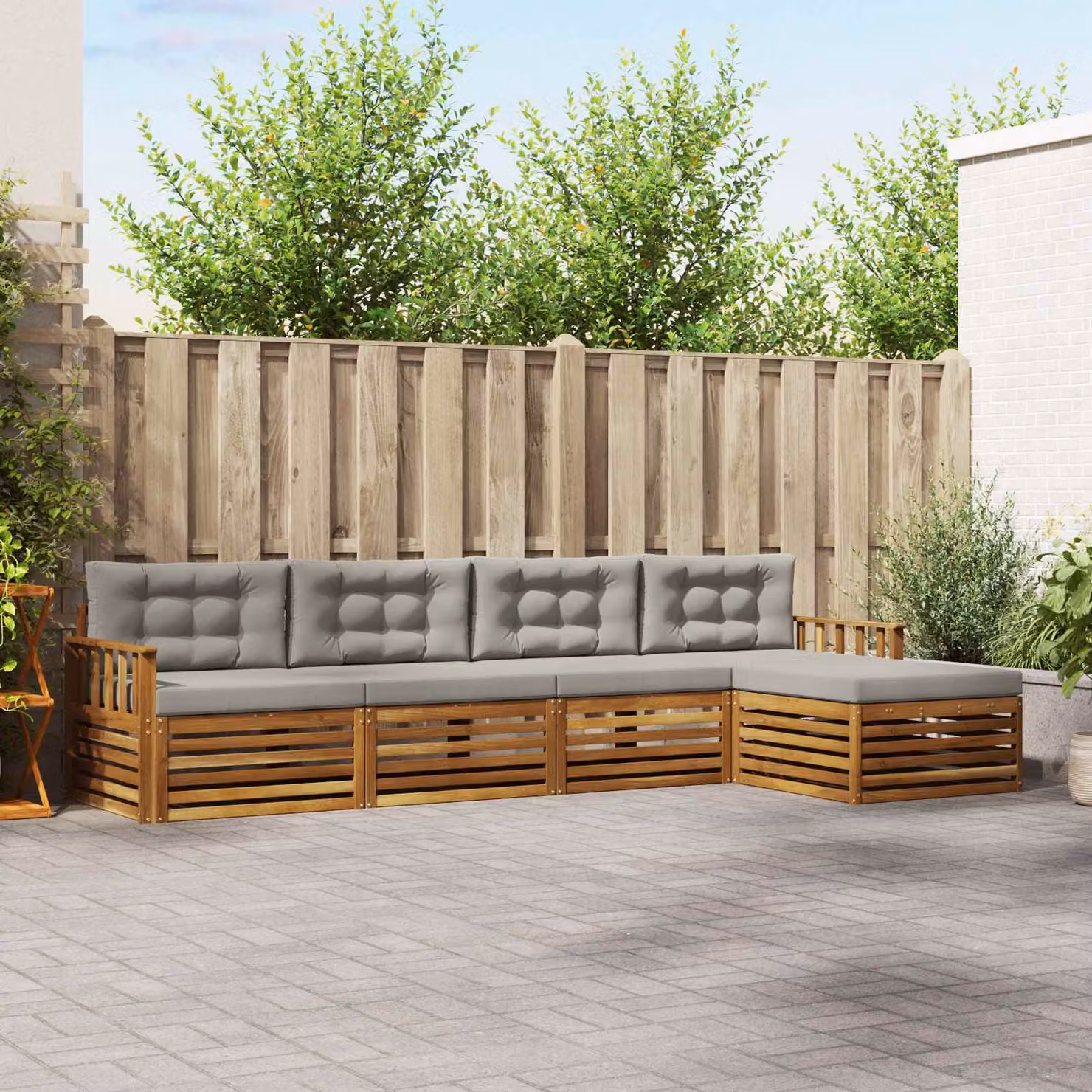 vidaXL Set di divani da esterno a L in legno di acacia con pouf e cuscini, Grigio e Marrone