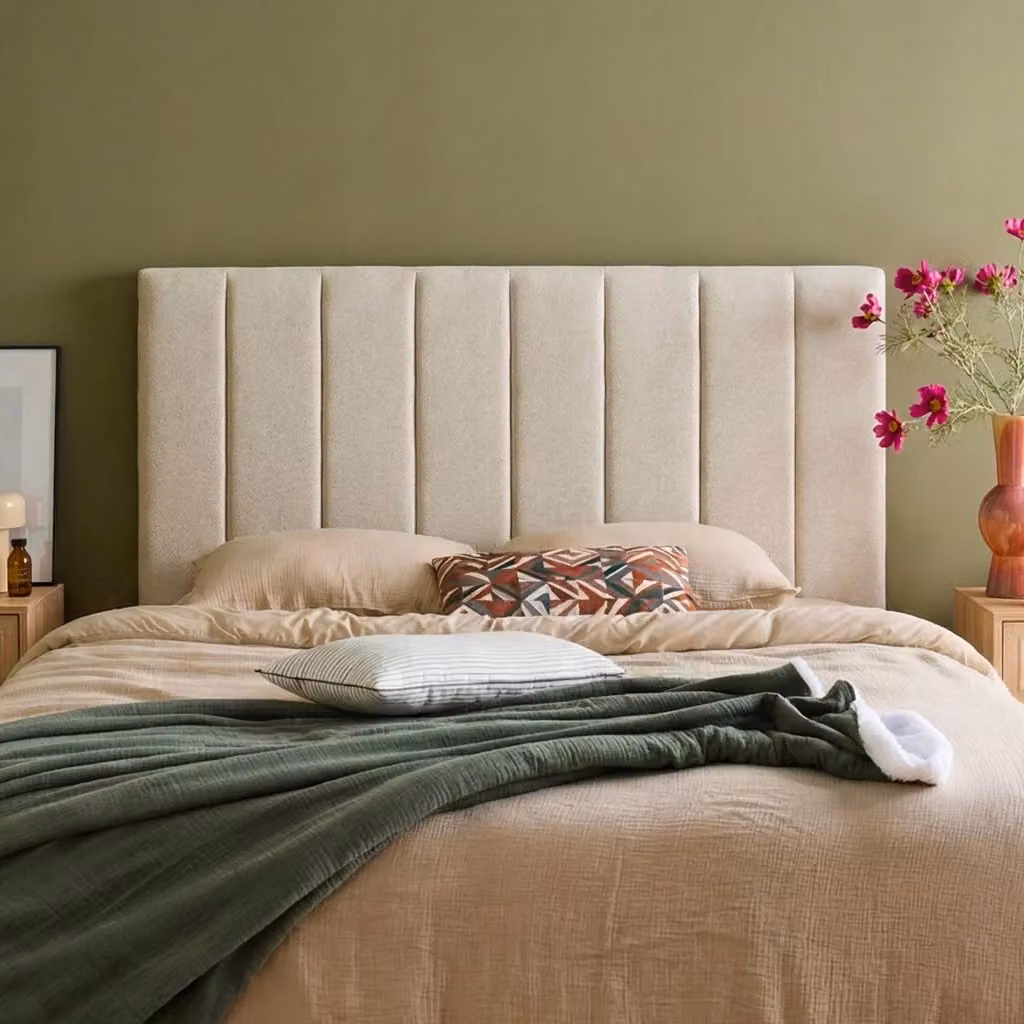 Testiera per letto Sweeek in tessuto beige con struttura in legno e pannello imbottito, L: 150 cm – 2