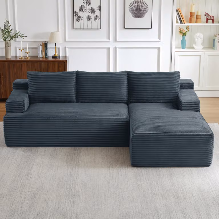 Divano ad angolo, modello modulare, con design "Cloud", caratterizzato da un'imbottitura confortevole, realizzata con schiuma e molle insacchettate, rivestito in tessuto corduroy, e non necessita di montaggio