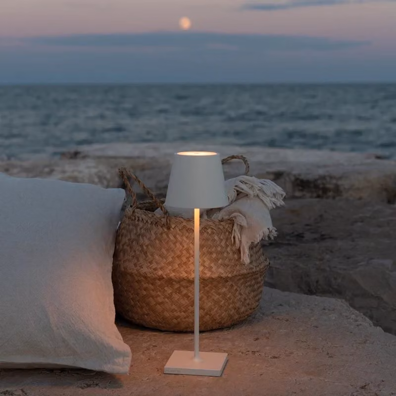 Lampada da tavolo LED Zafferano Poldina Pro Bianca ricaricabile e dimmerabile con tecnologia touch e protezione IP54 – 2