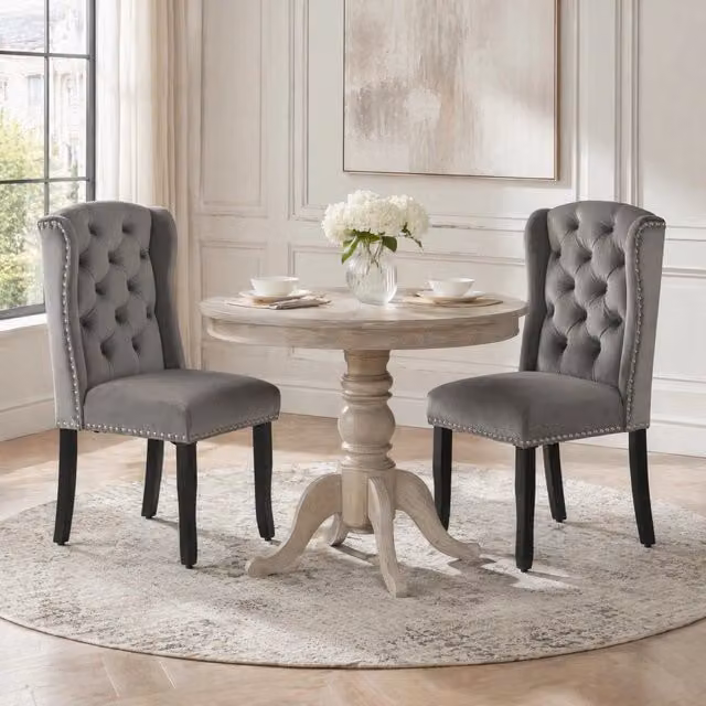 Set di 2 sedie da pranzo MIVRAY in velluto grigio con schienale curvo decorato con bottoni e borchie argentate e gambe in rovere