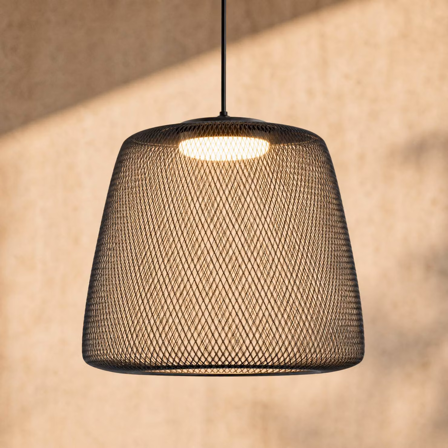 Lampada a sospensione da esterno LED Lucande Korvyn, nera, Ø 50 cm, Korvyn Lucande, dimmerabile, Nero, Metallo, Design