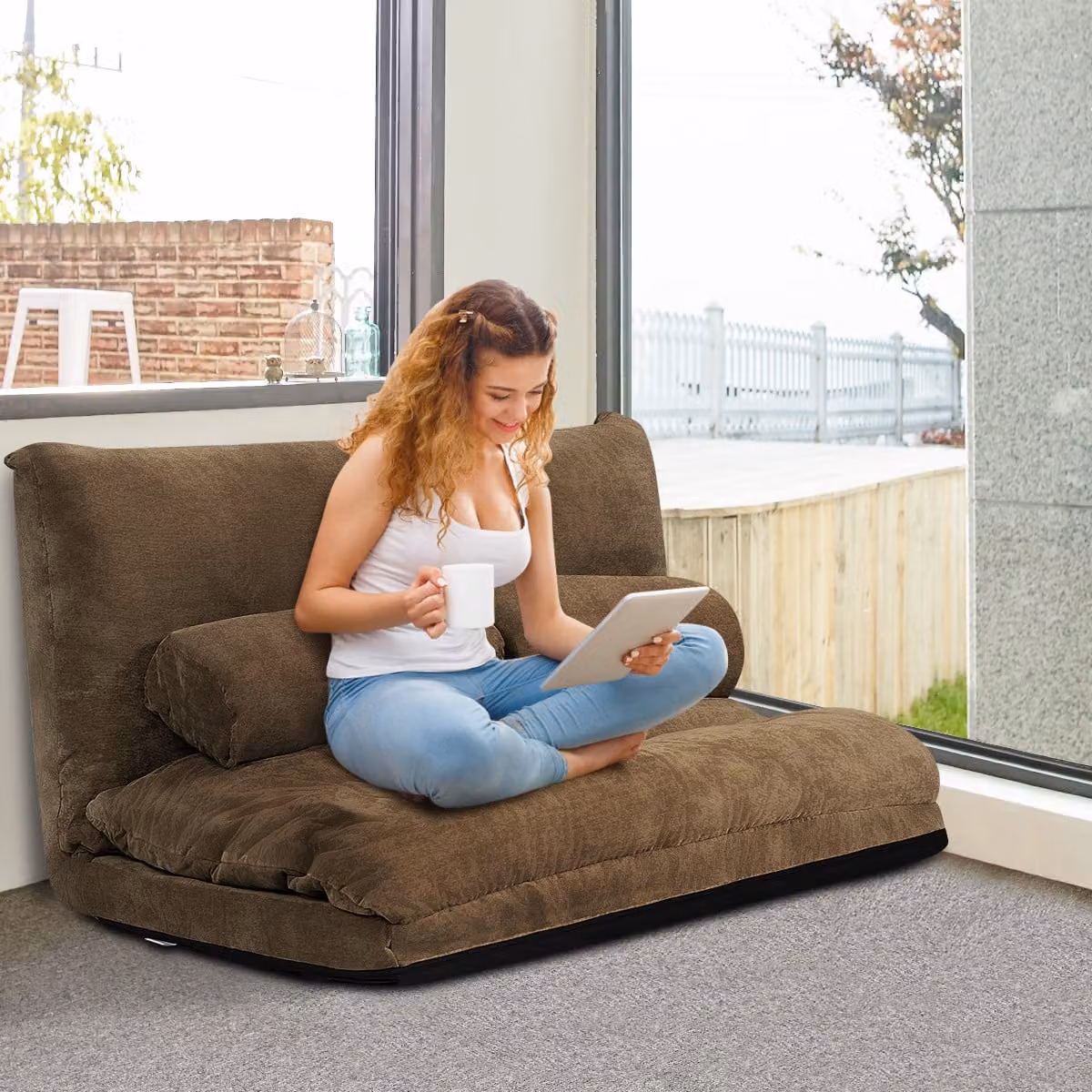 Divano letto regolabile Costway con 6 posizioni e 2 cuscini, rivestimento in microfibra effetto camoscio, colore marrone