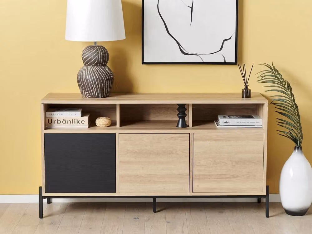 Credenza moderna Beliani a 3 ante in legno e MDF, colori beige, grigio e marrone, L: 140 cm, H: 76 cm, P: 40 cm – 2