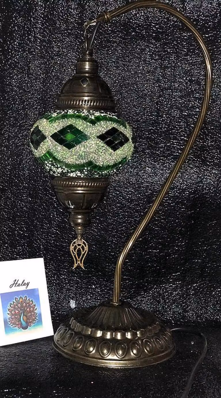 Lampada da tavolo turca realizzata a mano in vetro con mosaico verde - lampada da comodino orientale alta circa 45 cm