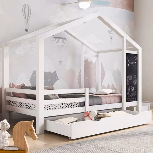 Letto casetta per bambini 90×200 cm con lavagna, 2 cassetti e barriere laterali, senza materasso, pino massello bianco