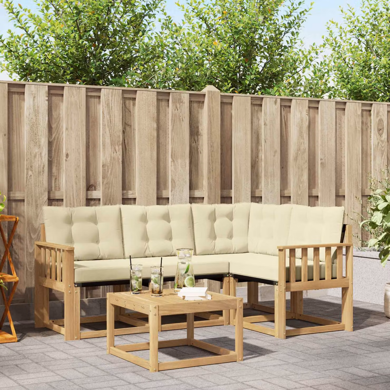 Set di divani da esterno vidaXL a forma di L con tavolino da giardino, struttura in legno di acacia e cuscini in tessuto bianco, beige e marrone