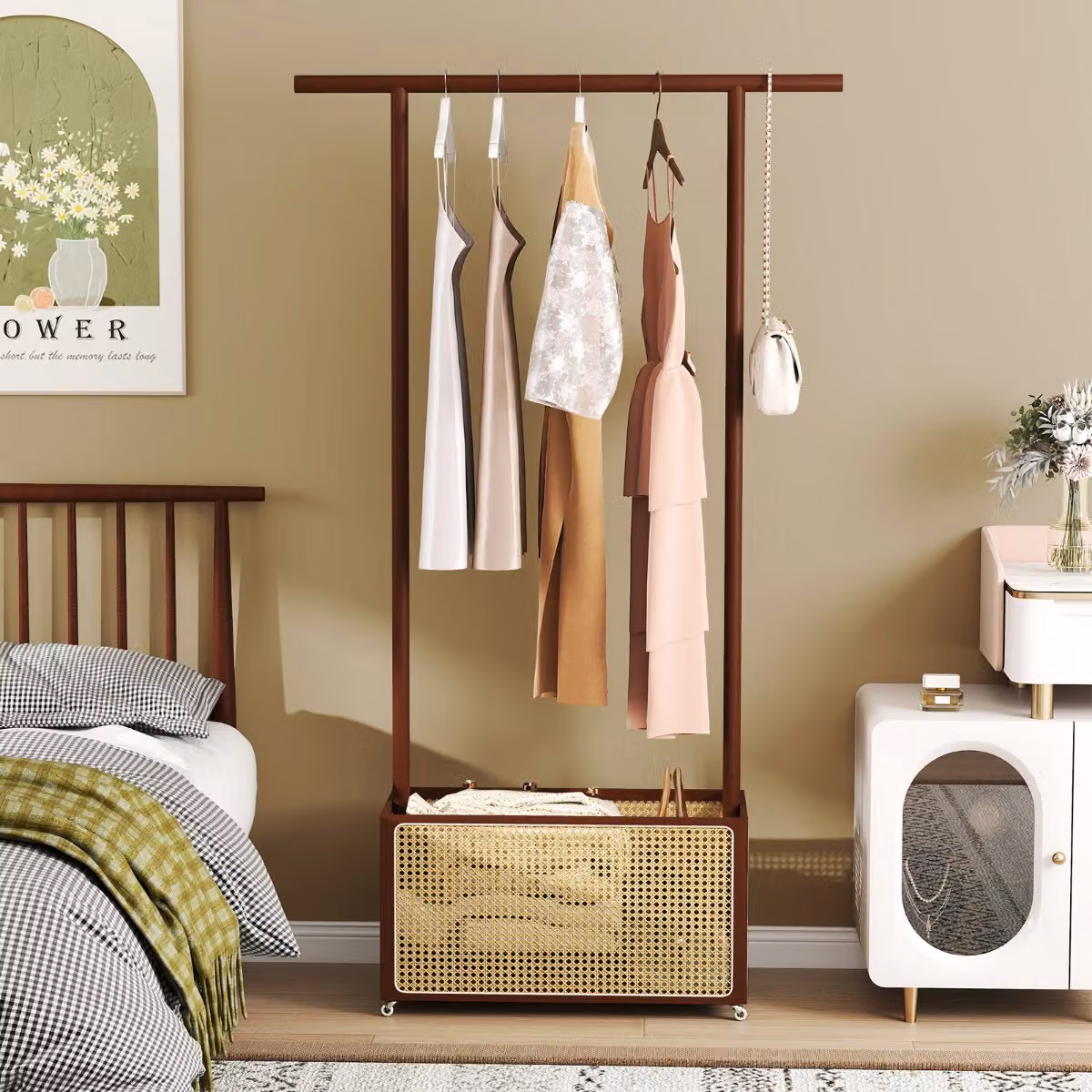 Appendiabiti Costway in bambù con cesto in rattan e ruote, colore marrone, ideale per la camera da letto